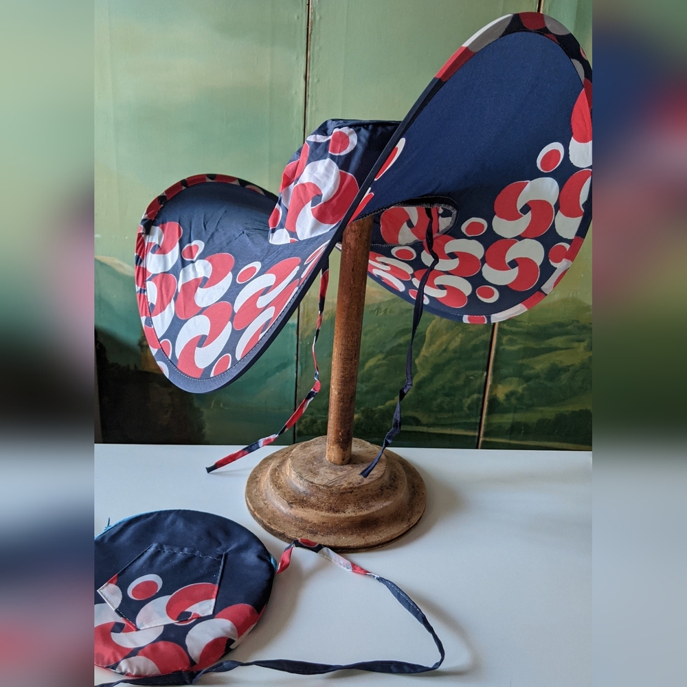 Vintage 1970s Collapsible Hat in original matching case/purse - Picture 1 of 5